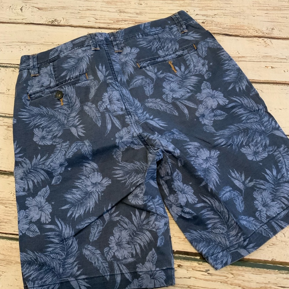 Tommy‎ Bahama Men's Shorts Size 34 Blue Floral Relaxed Fit Casual Vacation - Picture 2 of 3